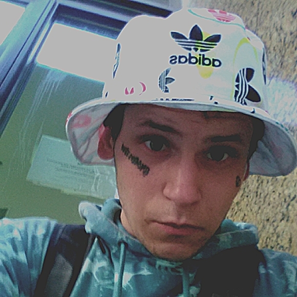 Meet your Posher, Gregory - Picture 1 of 3